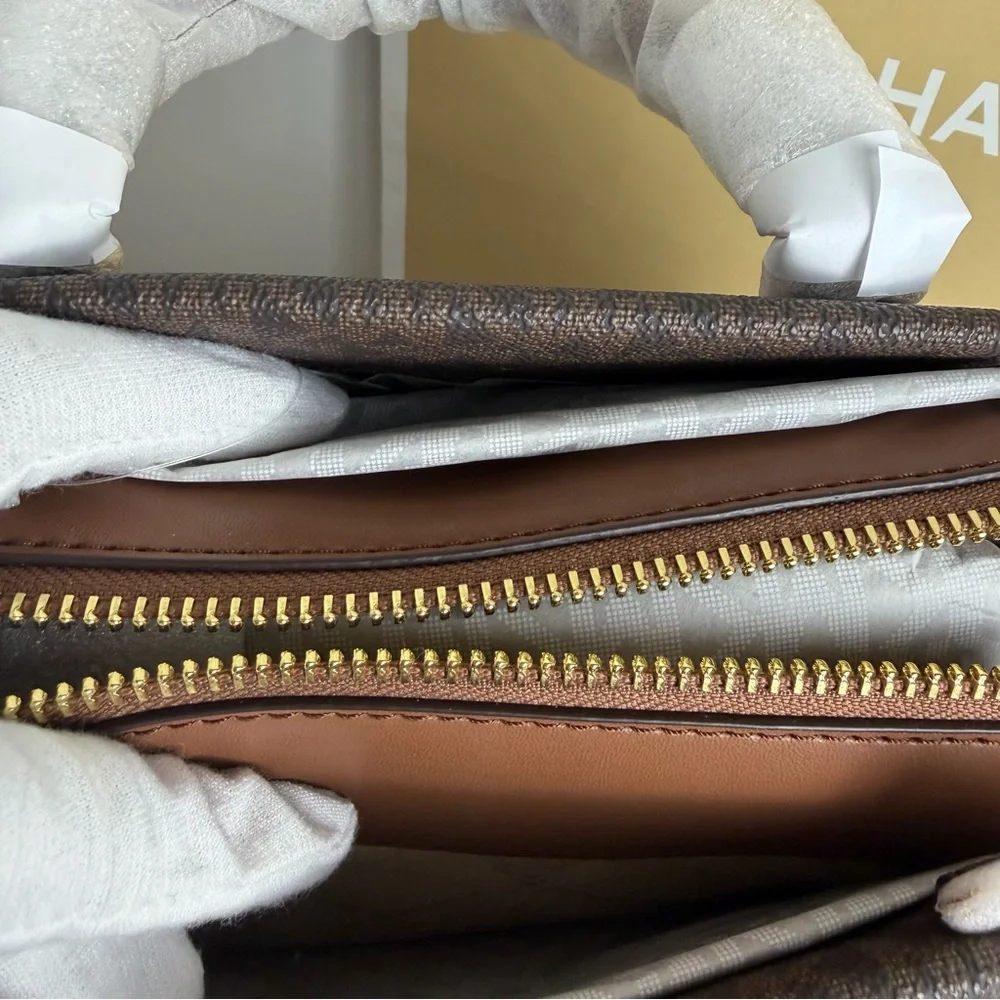 NWT Michael Kors Small Signature Logo Messenger - Picture 8 of 12